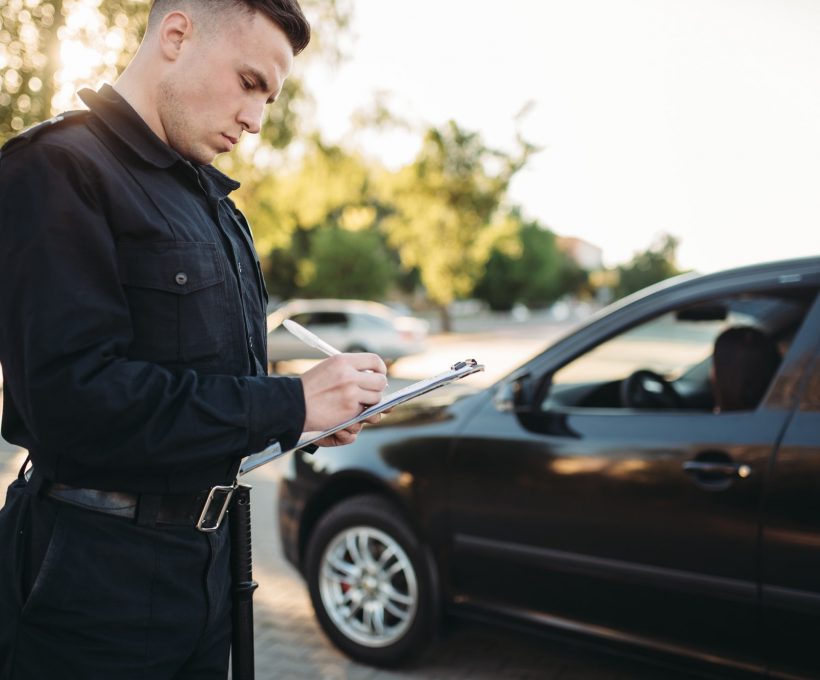 male-police-officers-writes-a-fine-on-the-road.jpg